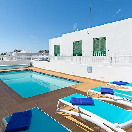 Lovely 3-bed In Puerto Del Carmen Villa *